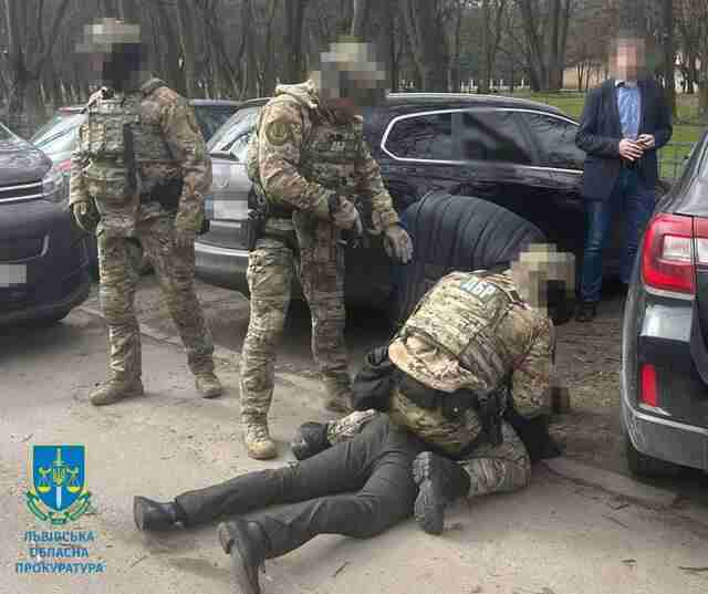 На Львівщині затримано працівників поліції, які вимагали хабар від працівників благодійного фонду (ФОТО)