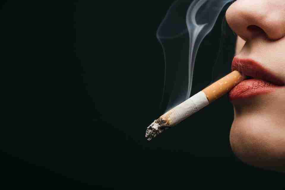 На Львівщині жінка ледь не спалила квартиру через куріння (ФОТО)