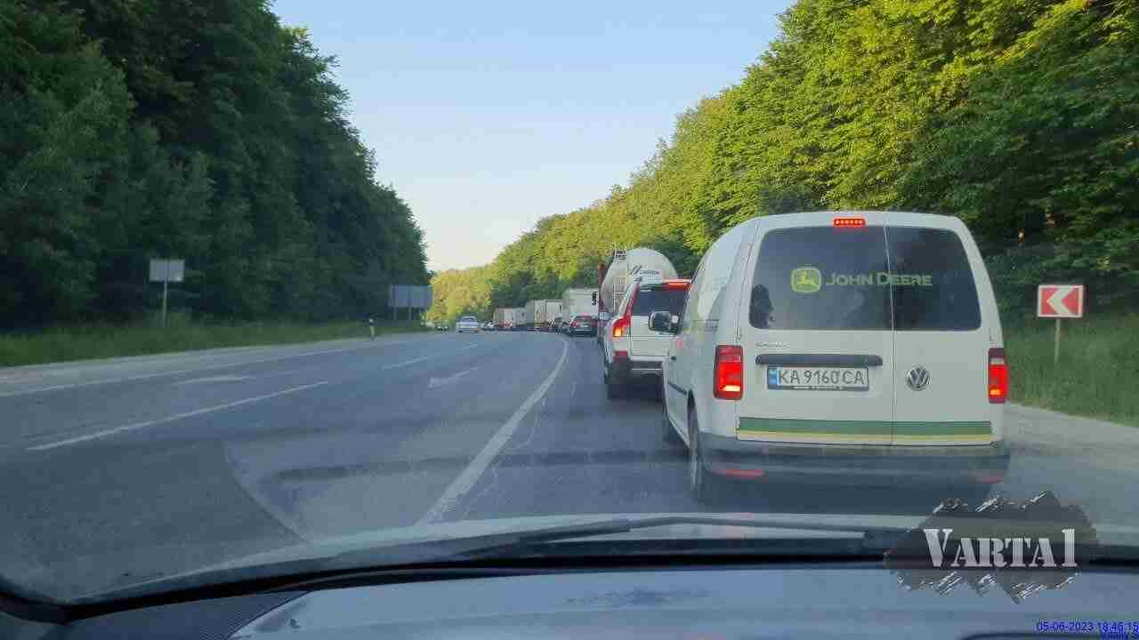 На Львівщині зіткнулась карета швидкої допомоги ЗСУ та легковий автомобіль