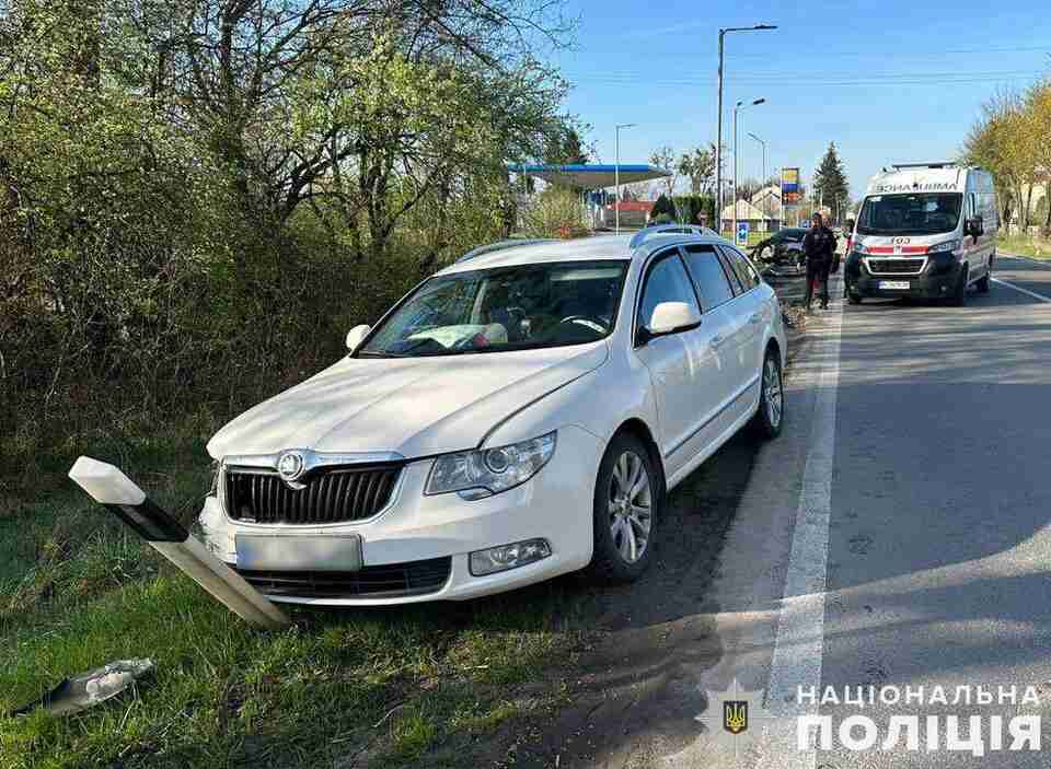 На Львівщині зіткнулися два автомобілі: травмована одна з водійок (ФОТО)