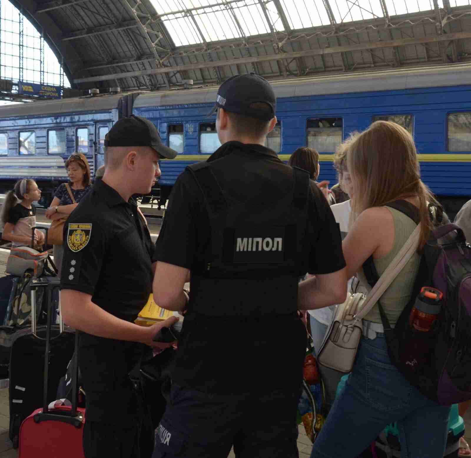 На Львівщину їдуть люди із зони бойових дій, поліції більше повідомляли про підозрілі об’єкти: головне за добу
