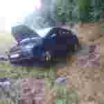 На Львівщині автомобіль злетів з дороги, постраждали двоє підлітків (фото)