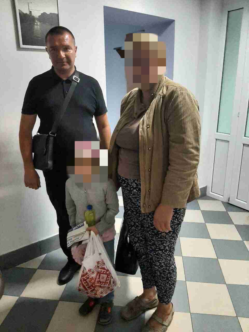 На Львівщині колишня поліцейська допомогла дитині, яка загубилася