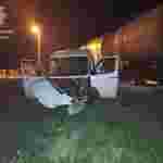 На Львівщині п’яний водій мікроавтобуса вчинив ДТП і врізався в локомотив (фото)