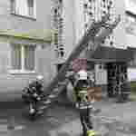 На Львівщині рятувальники надали доступ до квартири і допомогли травмованій жінці (фото)