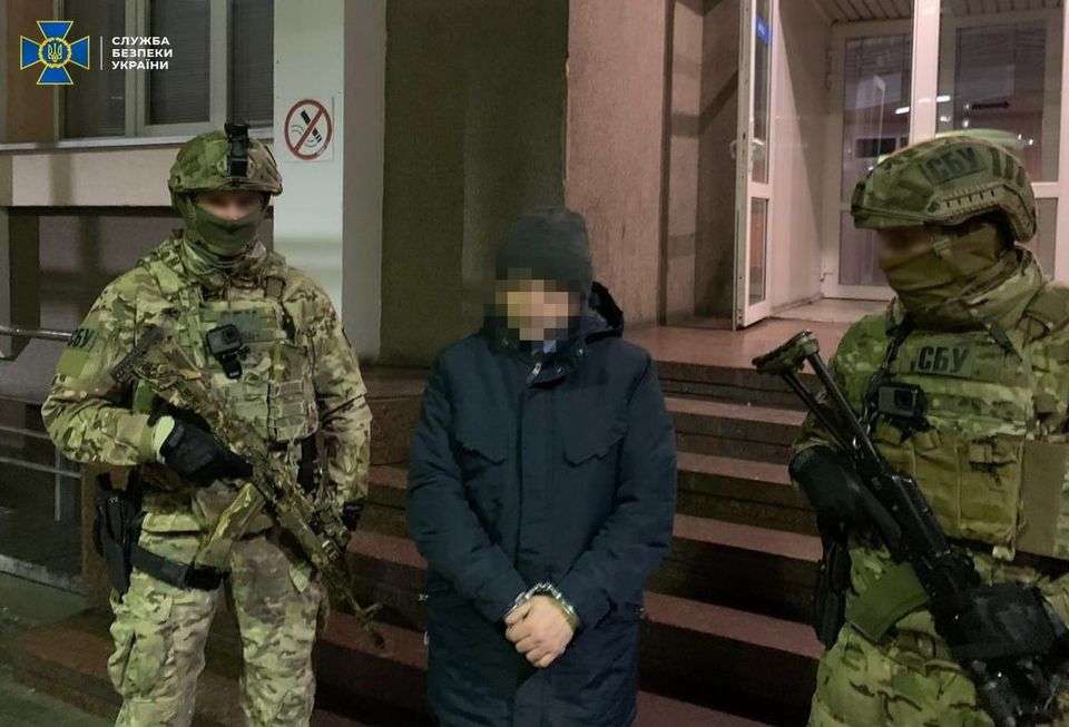 На Львівщині СБУ затримала інспектора Галицької митниці за систематичні хабарі (фото)