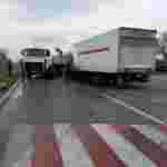 На Львівщині сталася масштабна ДТП за участі вантажних автомобілів (відео, фото)