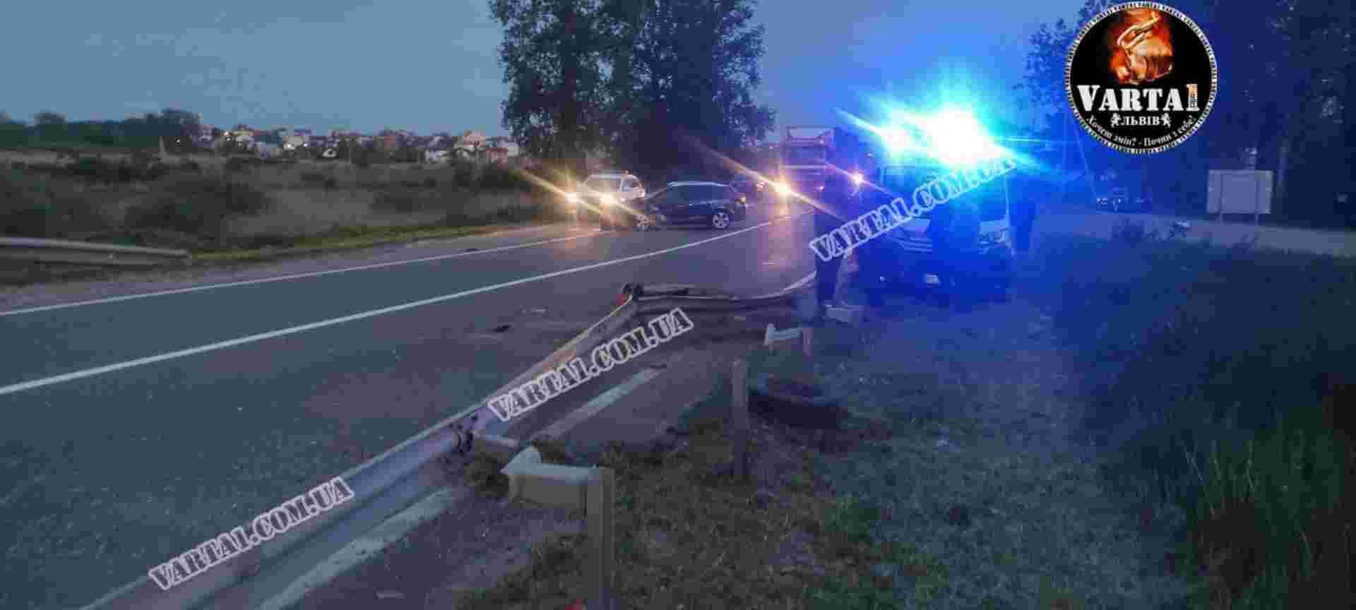 На Львівщині у ДТП авто злетіло у кювет, є потерпілі