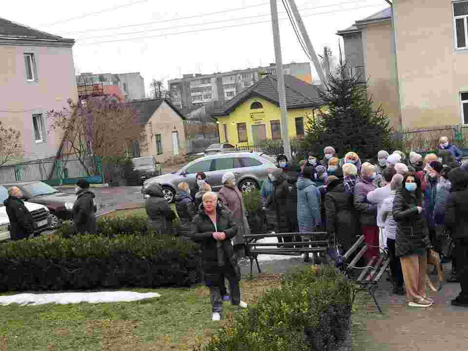 На Львівщині влаштували страйк медики (фото)