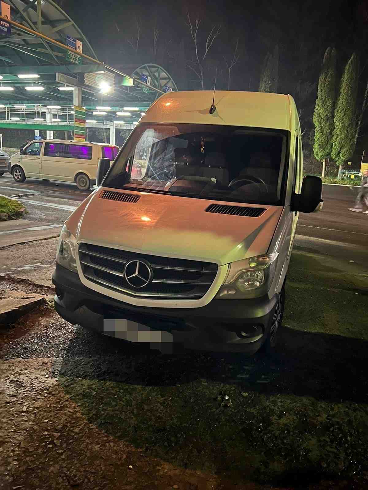 На Львівщині зупинили автомобіль, який перебував у розшуку Інтерполу (ФОТО)