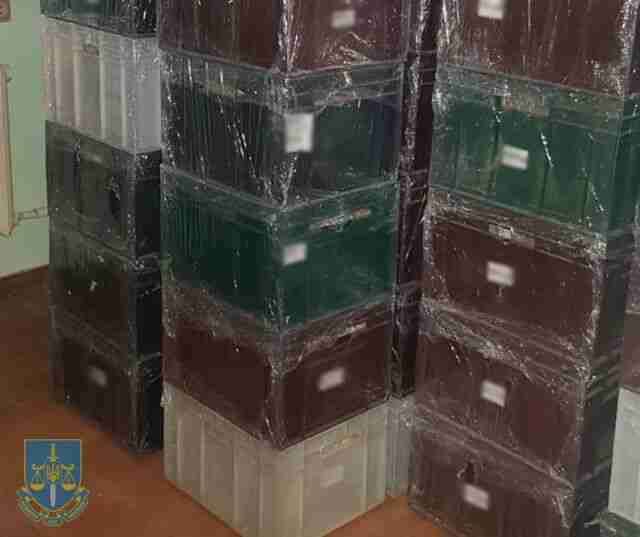 На львівському ринку виявили склад із краденими запчастинами до МіГів (ФОТО)