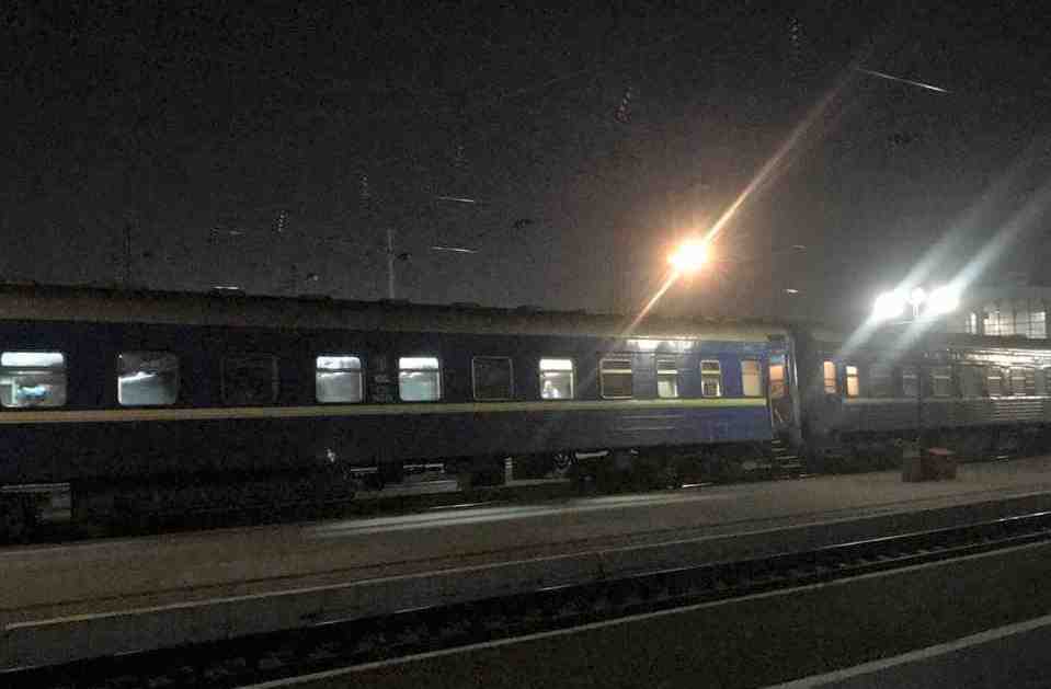 На львівському вокзалі у потязі помер чоловік