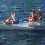 На морському курорті дорослих з дітьми, які плавали на катамарані віднесло у море (ФОТО)