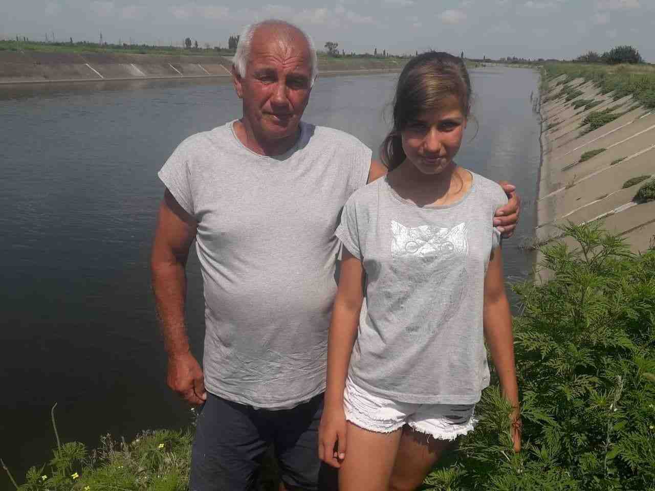 На Миколаївщині чоловік вртував життя дівчинці, яка тонула в каналі (фото)