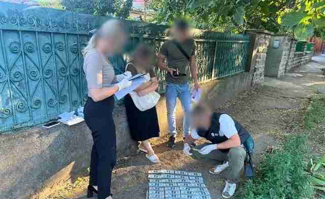 На Одещині посадовець вимагав гроші у дружини військовослужбовця, що отримав тяжке поранення (ФОТО)