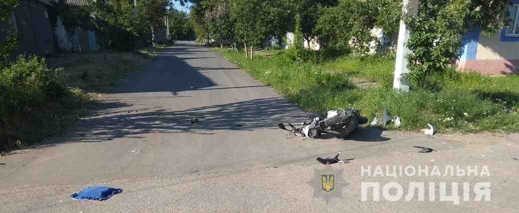 На Одещині у смертельній ДТП загинув 13-річний мопедист, а його 7-річний пасажир в реанімації (фото)