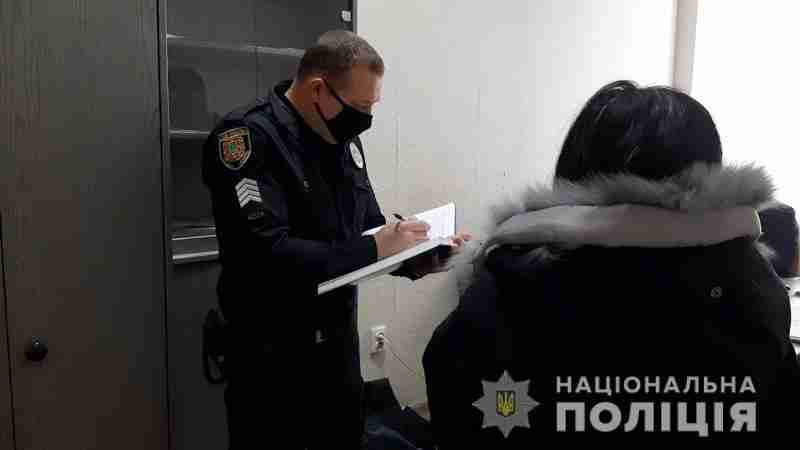 На Одещині жінка викрала у таксиста автомобіль і попала на ньому в ДТП (фото, відео)