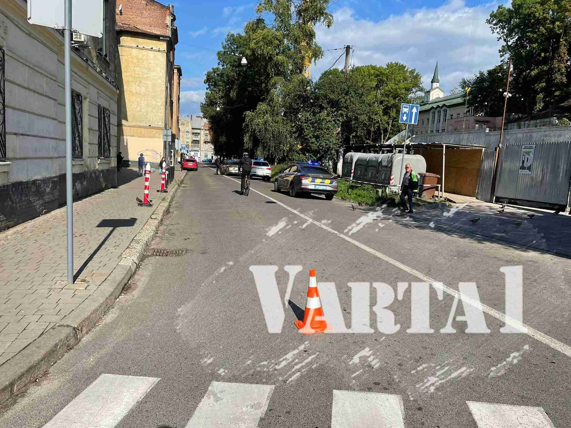 На одній з вулиць Львова тимчасово заблоковано рух транспорту через ДТП (ФОТО)