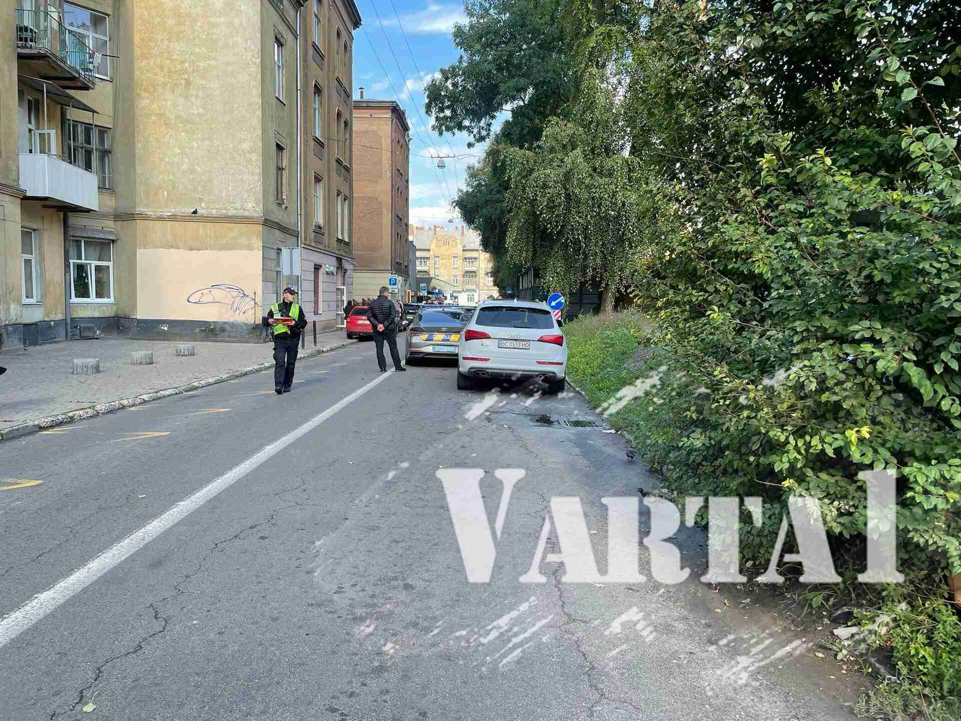 На одній з вулиць Львова тимчасово заблоковано рух транспорту через ДТП (ФОТО)