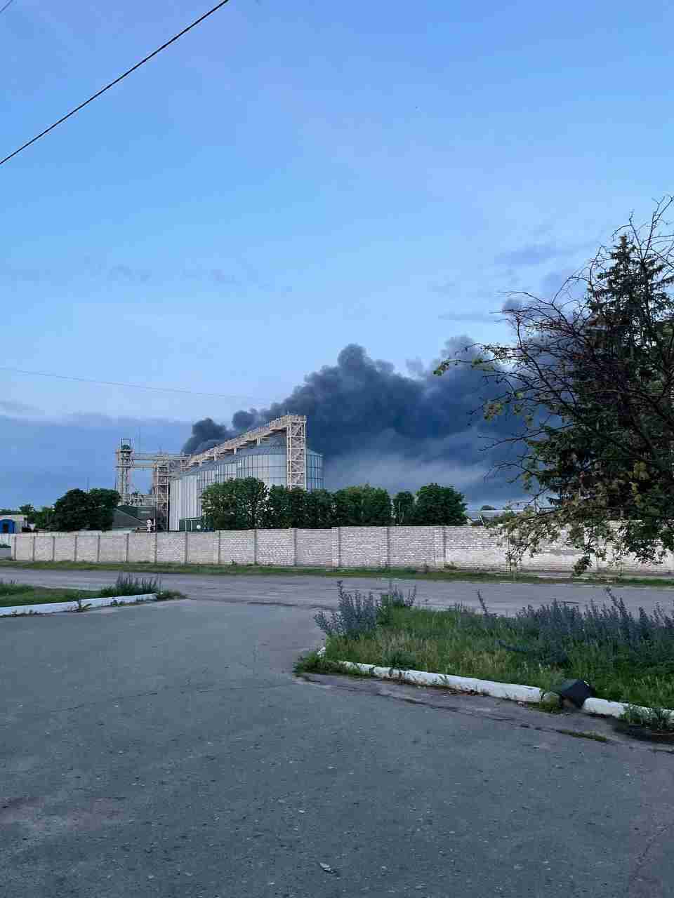 На окупованій Луганщині масштабна пожежа на військовому об'єкті (ФОТО)