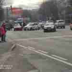 На перехресті вулиць Липинського-Замарстинівська сталася ДТП за участі кількох авто: відео моменту зіткнення (відео, фото)