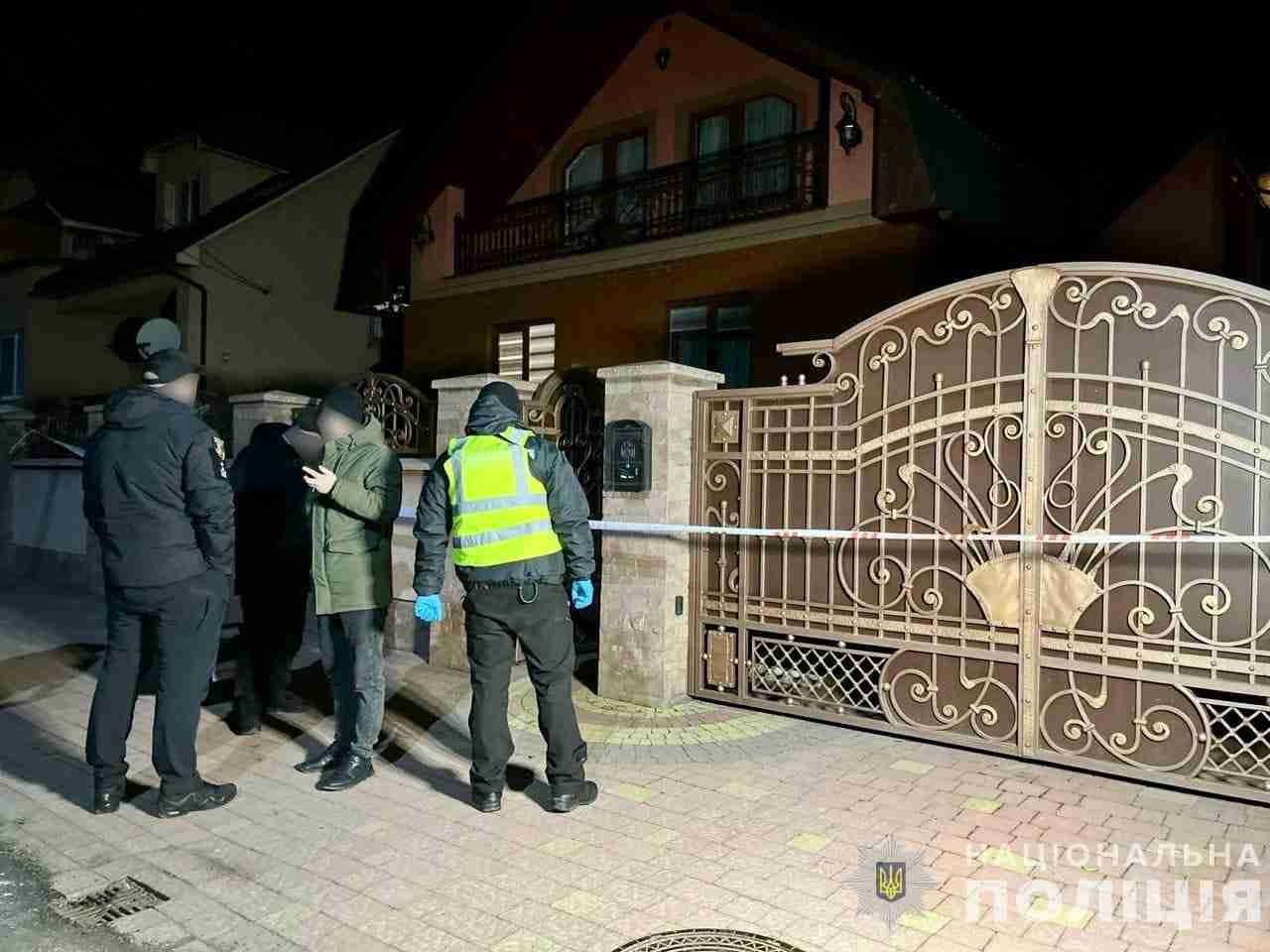 На подвірʼя будинку депутата Закарпатської обласної ради сьогодні вночі кинули гранату (ФОТО)