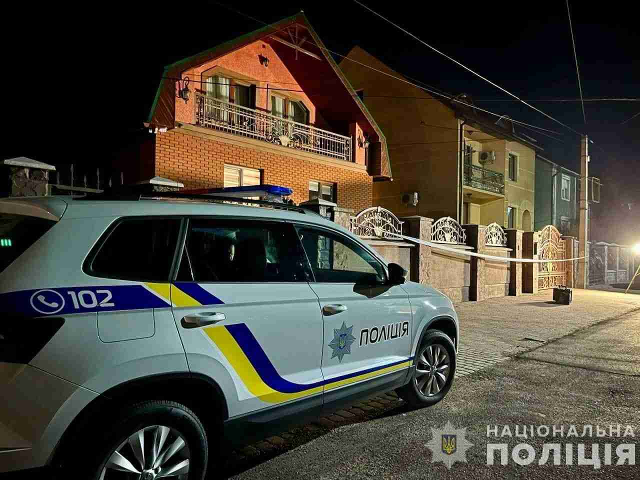На подвірʼя будинку депутата Закарпатської обласної ради сьогодні вночі кинули гранату (ФОТО)