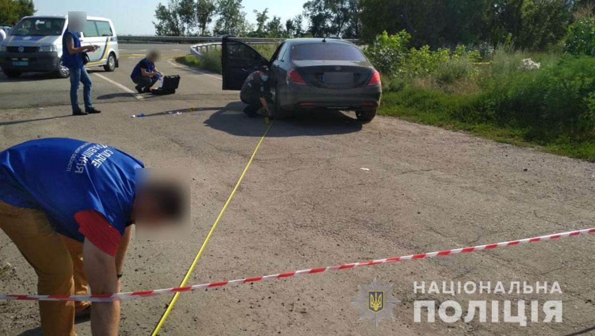 На Полтавщині знайшли обстріляний Mercedes з мертвим водієм (фото)