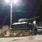 На повній швидкості у постамент танку: на Одещині загинув чоловік (ФОТО)