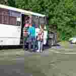 На Прикарпатті зіткнулися рейсовий автобус та легковик, є постраждалі (ВІДЕО, ФОТО)