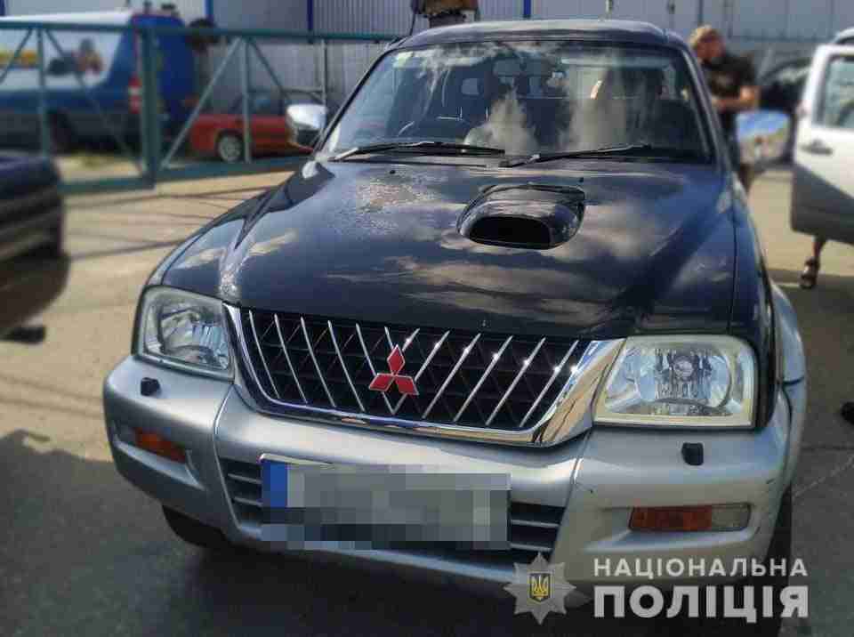 На Рівненщині чоловік продавав авто, які були гуманітарною допомогою для ЗСУ (ФОТО)