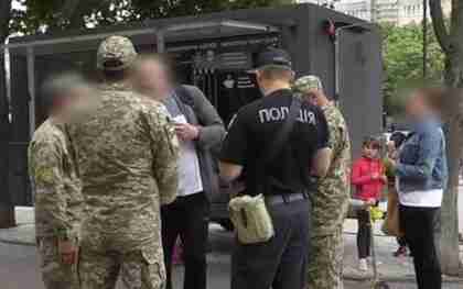 На Рівненщині поліція розшукує 9 тисяч чоловіків за ухилення від мобілізації