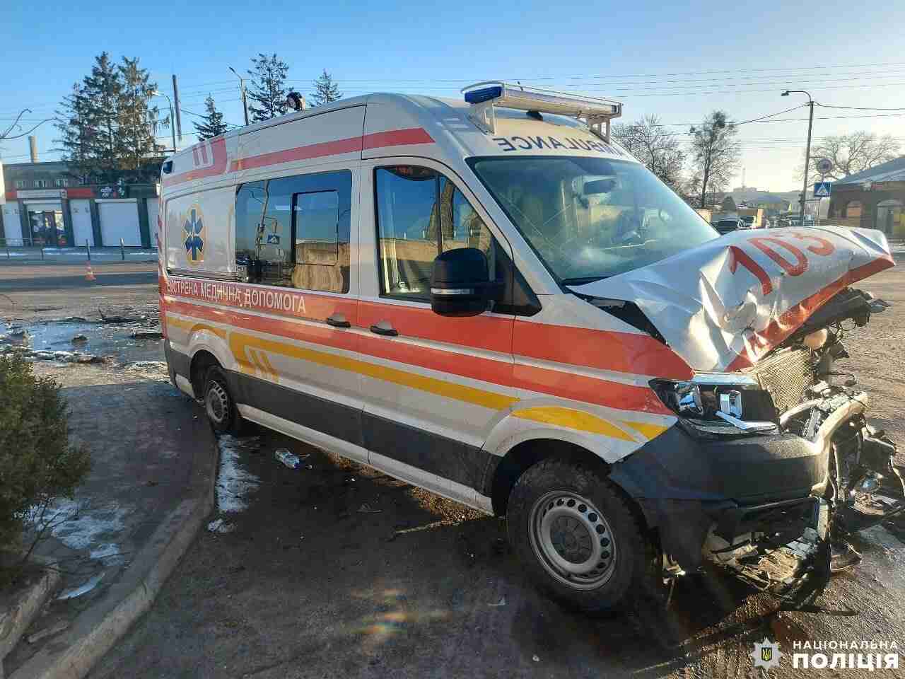 На Рівненщині у ДТП постраждали поліцейська, медик і пацієнтка автомобіля швидкої допомоги (ФОТО)
