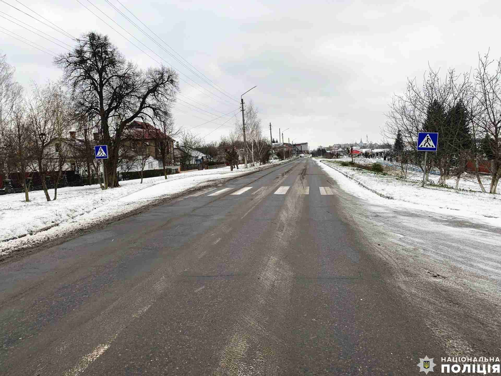 На Рівненщині водій легковика збив дитину на пішохідному переході (ФОТО)