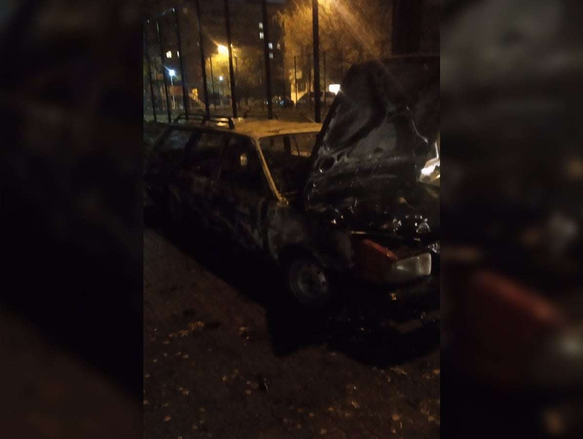 На Шевченка згоріли два авто, ще одне пошкоджене (фото)