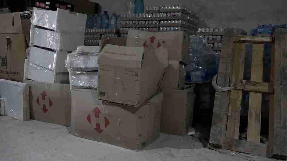 На складах у Києві гниє гуманітарка, призначена для військових та цивільних (ФОТО)