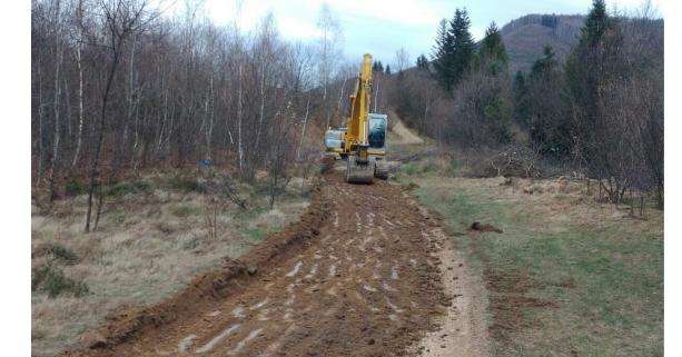 На Сколівщині ремонтують дорогу до водоспаду (фото)