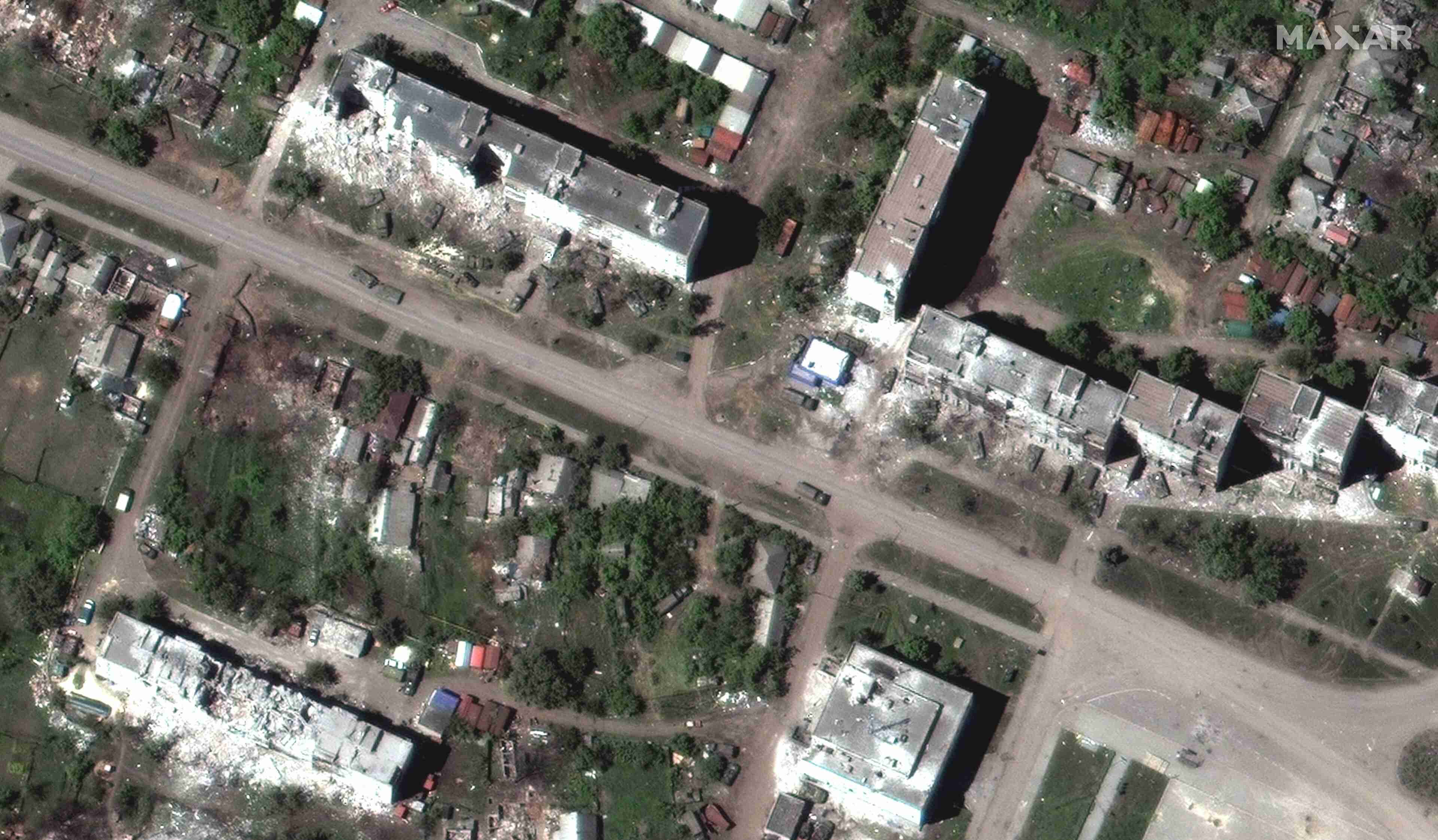 На суптниковаих фото видно зруйновану Попасну та техніку рф біля Лимана