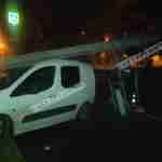 На Сихові автомобіль зніс електроопору (фото, відео)