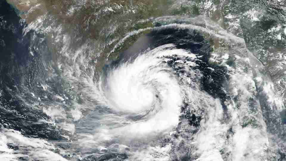 На Україну насуваються два потужні циклони: як зміниться погода 5 січня