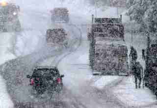 На Україну суне циклон: західні області накриє мокрим снігом та дощем