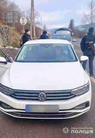 На в’їзді в Закарпатську область затримали пасажира автомобіля з бойовими гранатами (ФОТО)