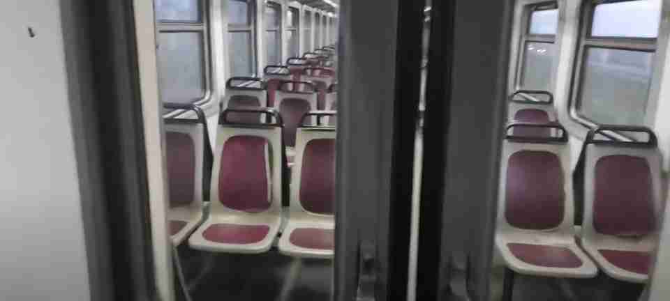 На Волині чоловіки у поїзді влаштували собі «розвагу», викидаючи з вікна пасажирські сидіння