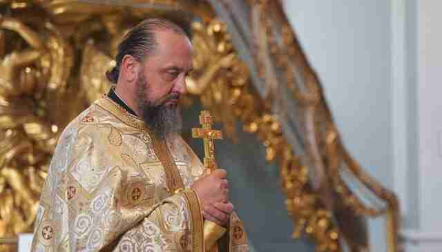 На Волині митрополит УПЦ МП заборонив протоієрея, який молився за полеглих воїнів ЗСУ