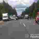 На Волині сталося зіткнення двох легковиків і вантажівки, є постраждалі (ФОТО)