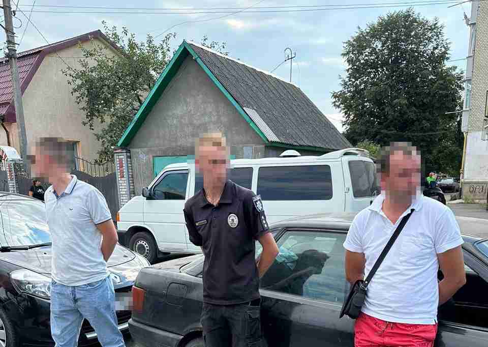 На заході України поліцейський обіцяв військовозобов'язаному «вирішити питання» з мобілізацією (ВІДЕО)