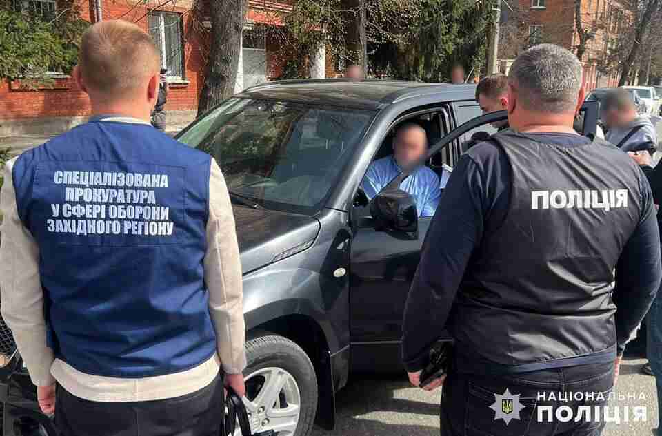 На заході України затримали на хабарі заступника голови військово-лікарської комісії (ФОТО)