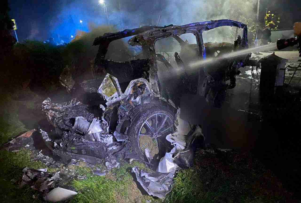 На Закарпатті через нетверезого водія в палаючому авто згорів пасажир (ФОТО)