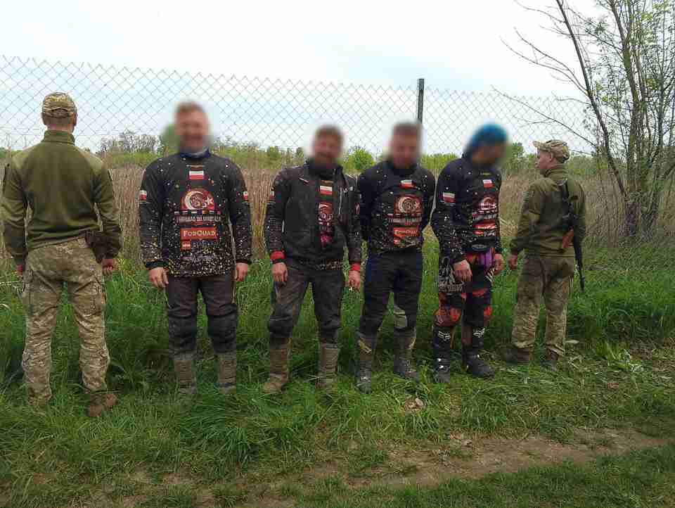 На Закарпатті четверо поляків випадково незаконно перетнули кордон України: подробиці (ФОТО/ВІДЕО)
