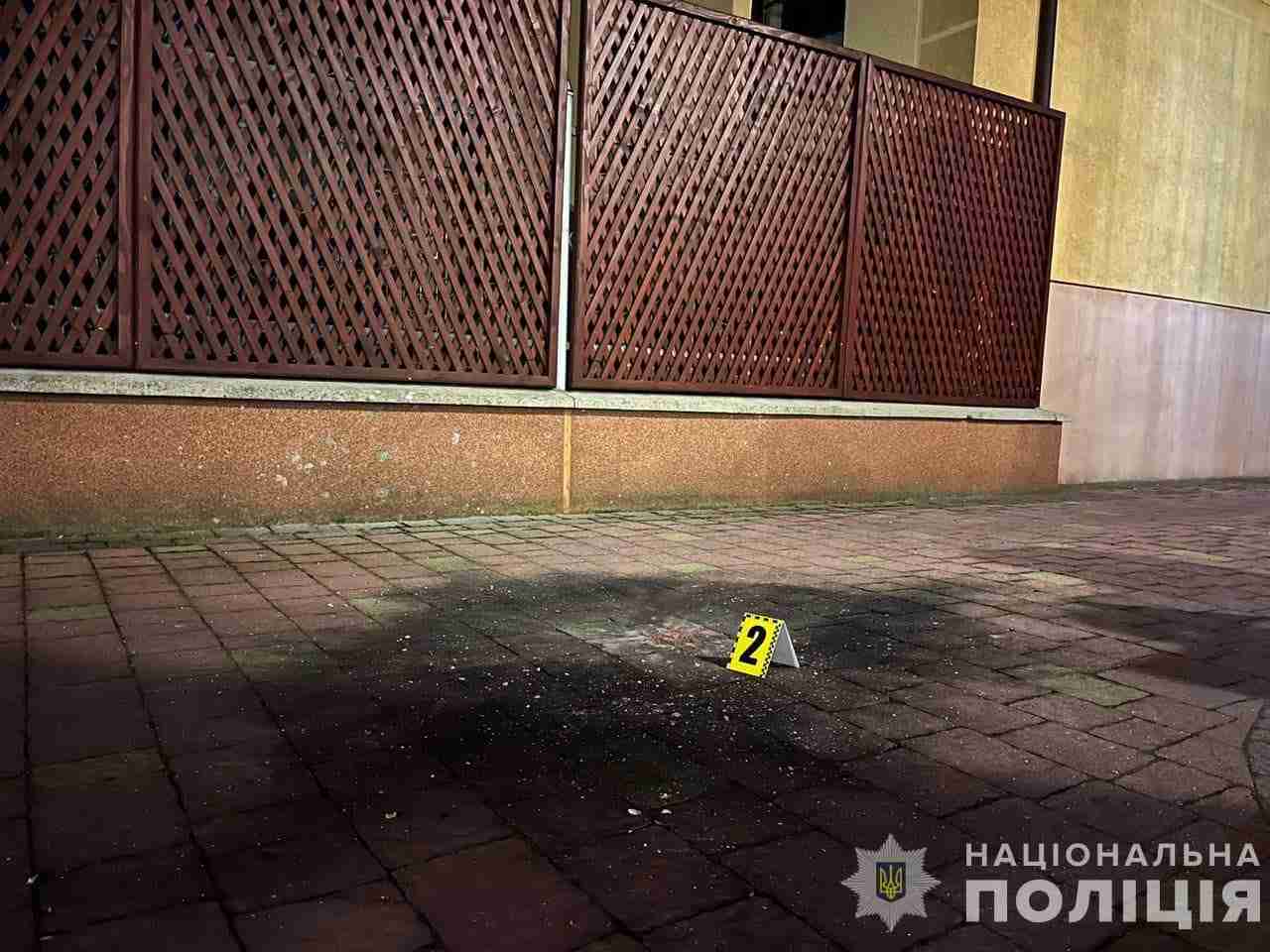 На Закарпатті велосипедист кинув гранату на подвір'я депутата облради (ФОТО)